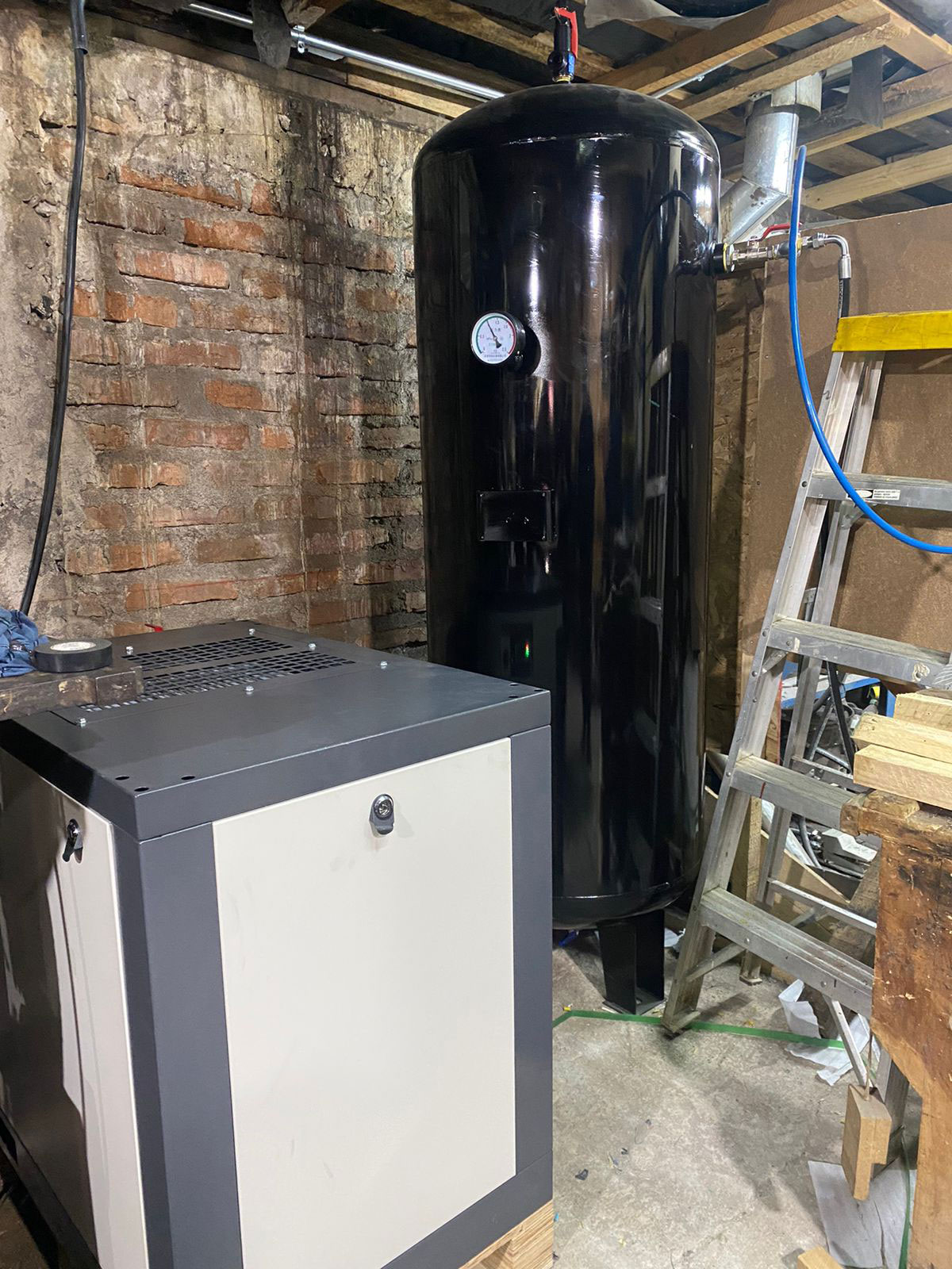 Instalación y puesta en marcha
Compresor de Tornillo KROMAR
10HP- 10Bar
Nonguén, Marzo 2023