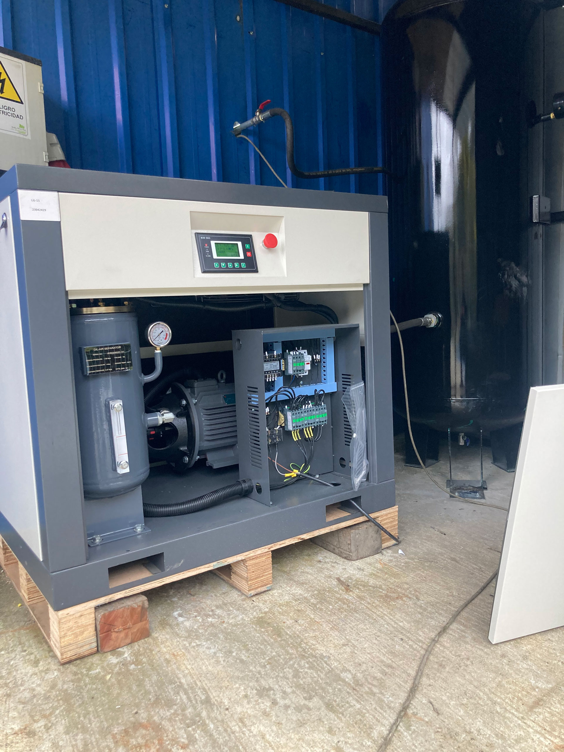 Instalación y Puesta en marcha
Compresor de Tornillo KROMAR
15HP- 10BAR
Palomares, Abril 2023