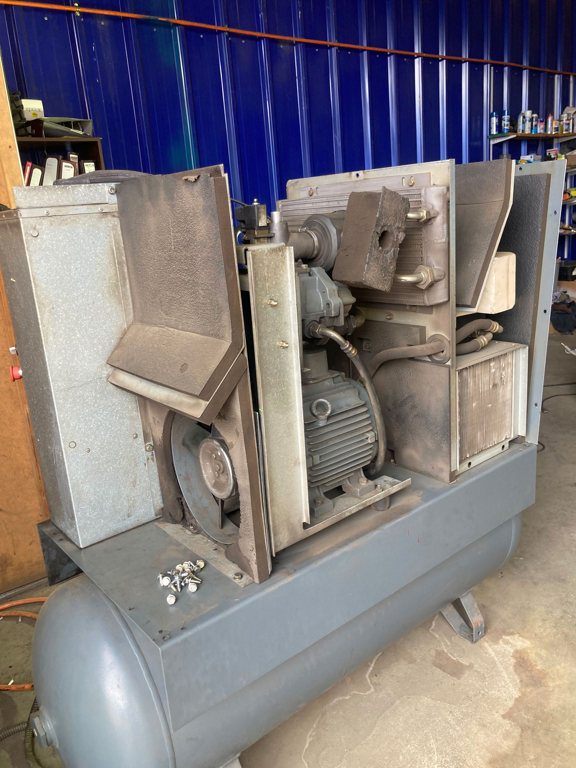 Mantención Correctiva
Compresor de Tornillo Atlas Copco.
15HP – 9Bar
Los Ángeles, Mayo 2023